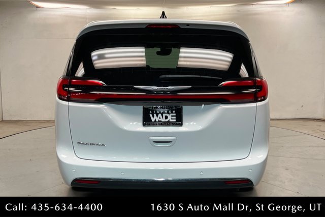 Used 2025 Chrysler Pacifica Select FWD image 4