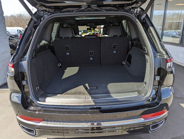 Used 2022 Jeep Grand Cherokee Overland w/ Luxury Tech Group IV image 22