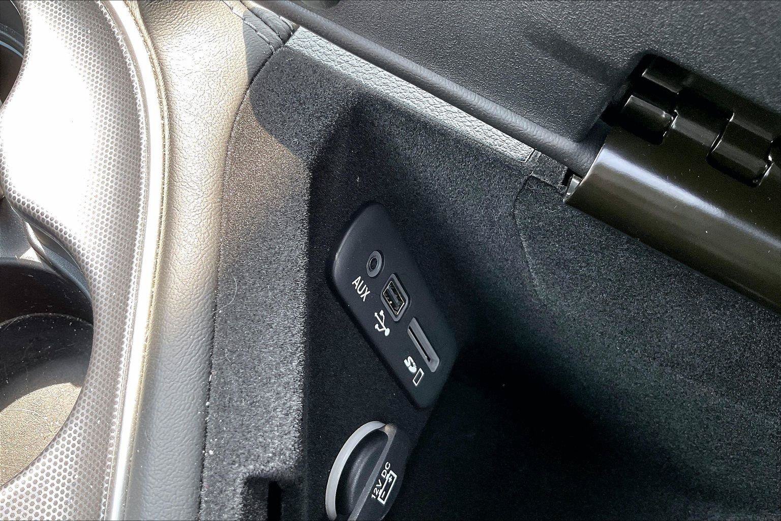 Used 2015 Dodge Challenger R/T Plus RWD image 28