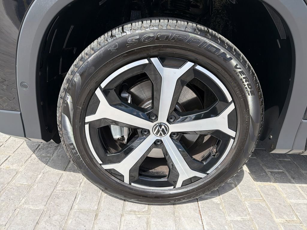 Certified 2025 Volkswagen Tiguan SE AWD/4WD image 26