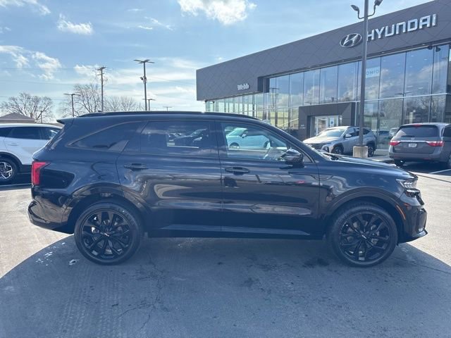 Used 2023 Kia Sorento SX image 2