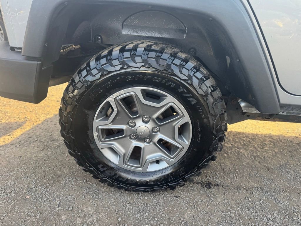 Used 2017 Jeep Wrangler Unlimited Rubicon w/ Connectivity Group image 17