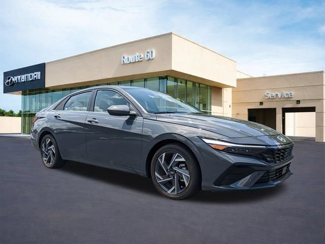 Used 2025 Hyundai Elantra SEL FWD image 2