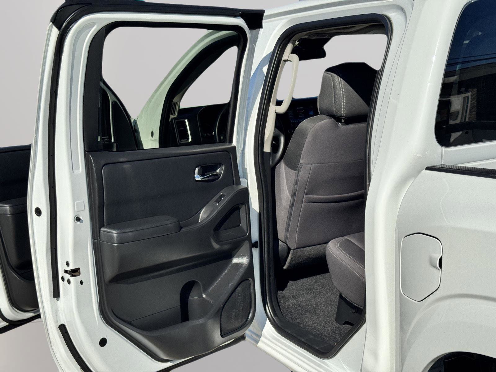 Used 2022 Nissan Frontier SV image 16