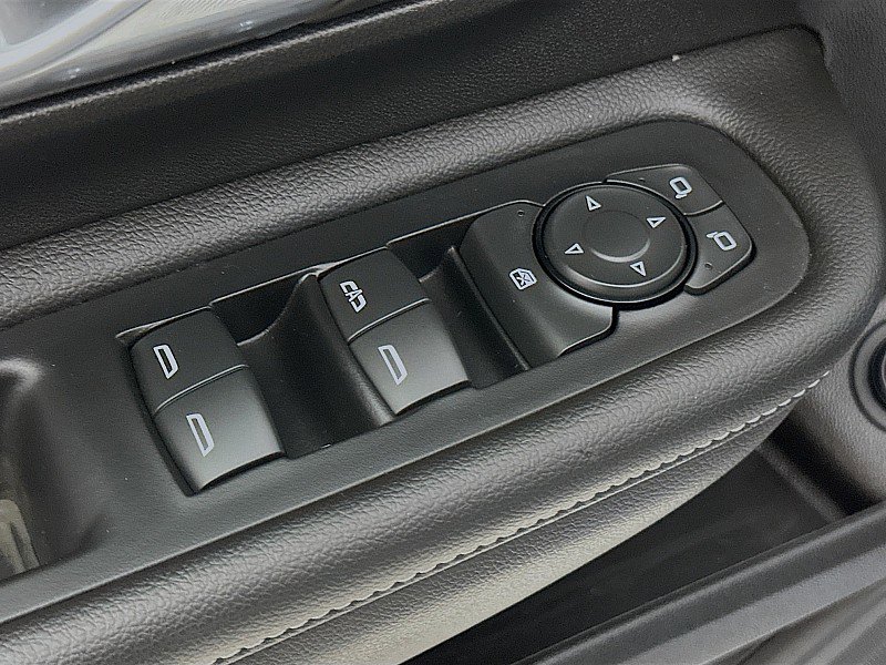 Used 2024 GMC Terrain SLE w/ Driver Convenience Package image 18