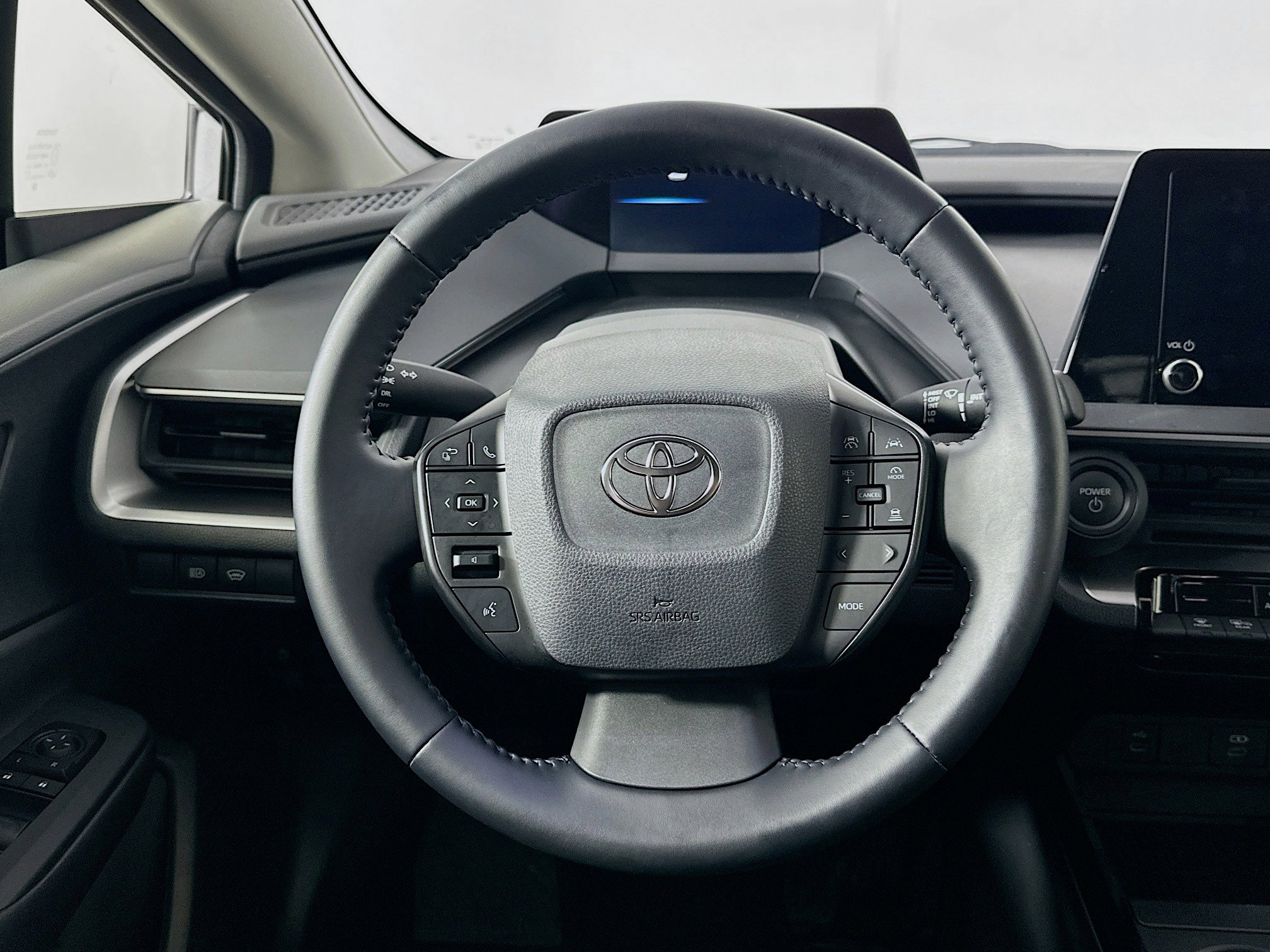 Used 2025 Toyota Prius LE image 18