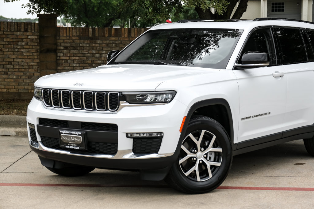 Used 2023 Jeep Grand Cherokee L Limited AWD/4WD image 13