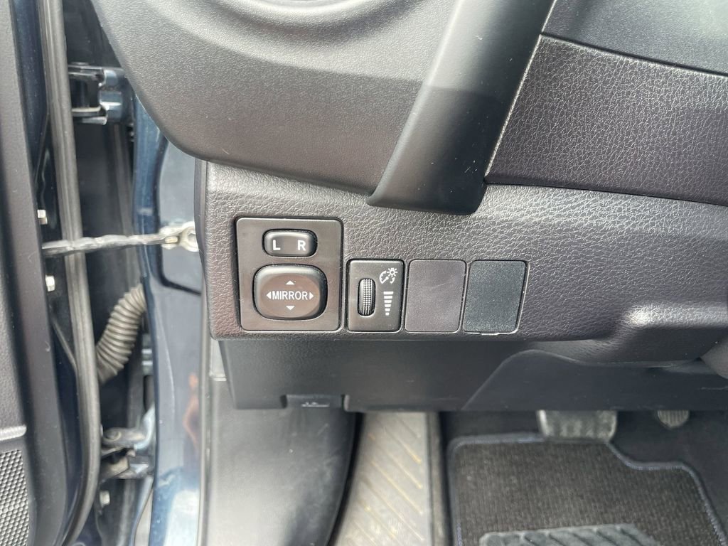 Used 2018 Toyota Corolla SE w/ Carpet Mat Package (TMS) FWD image 18