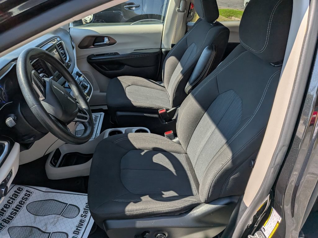 Used 2021 Chrysler Voyager LX FWD image 18