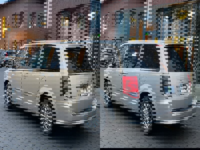 Used 2015 Dodge Grand Caravan SE w/ Quick Order Package 29E SE image 2