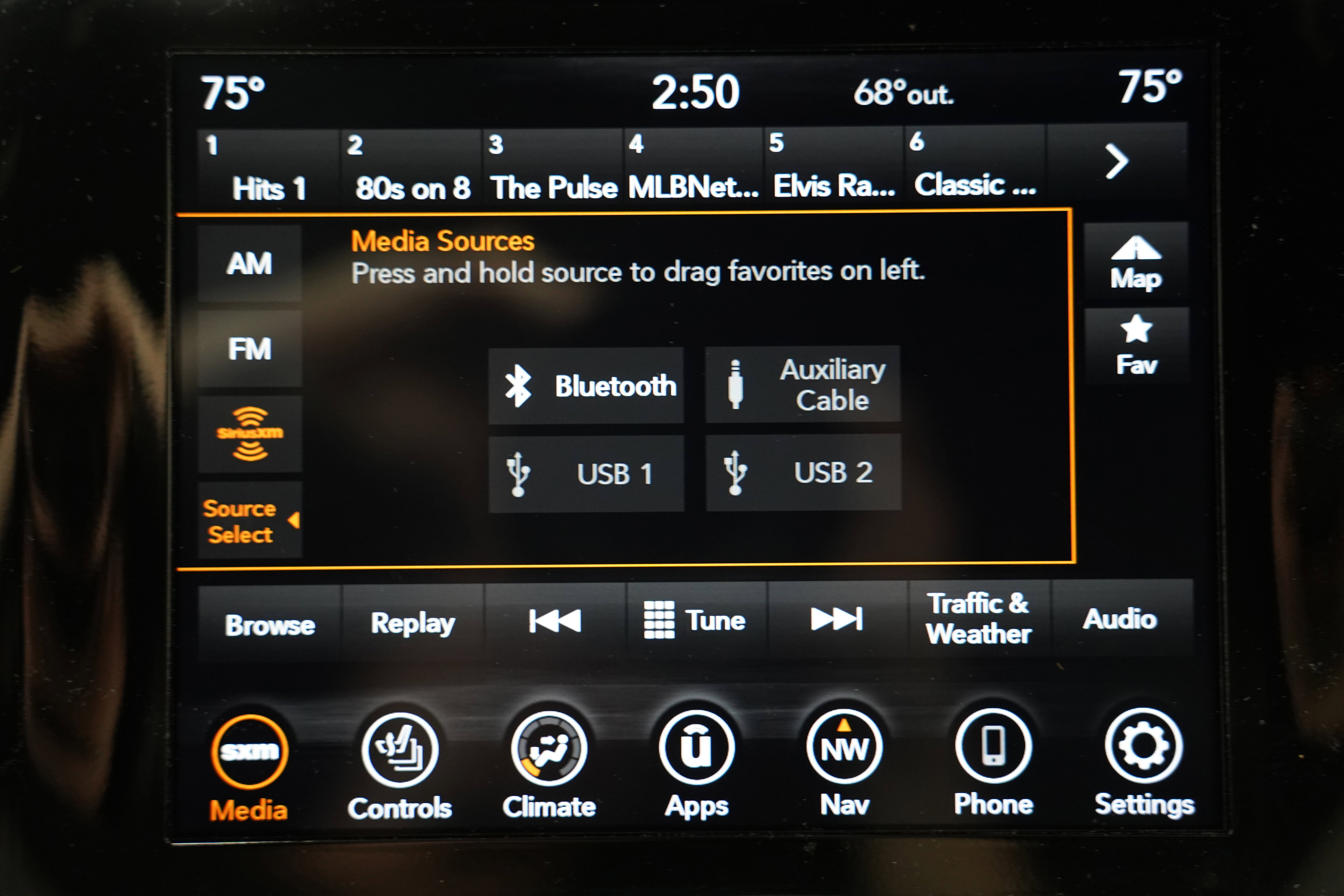 Used 2022 Jeep Grand Cherokee Limited AWD/4WD image 23