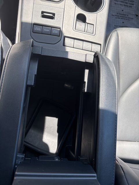Used 2021 Toyota Highlander XLE AWD/4WD image 24