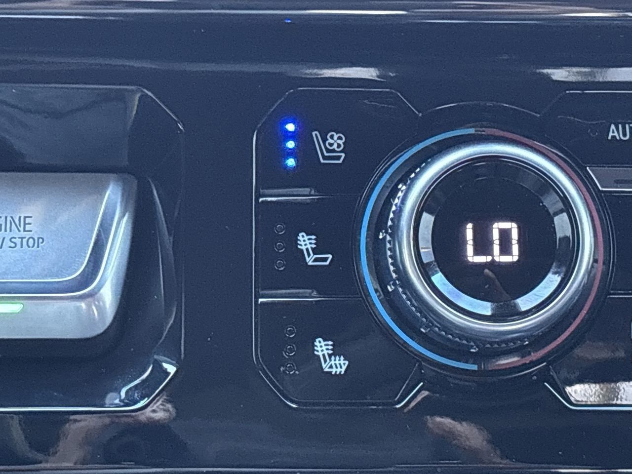 Used 2024 GMC Sierra 3500 AT4 w/ Technology Package image 24