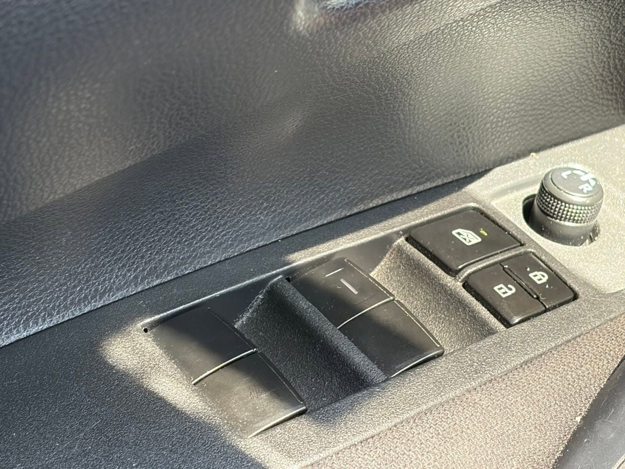 Used 2020 Toyota Corolla LE FWD image 14