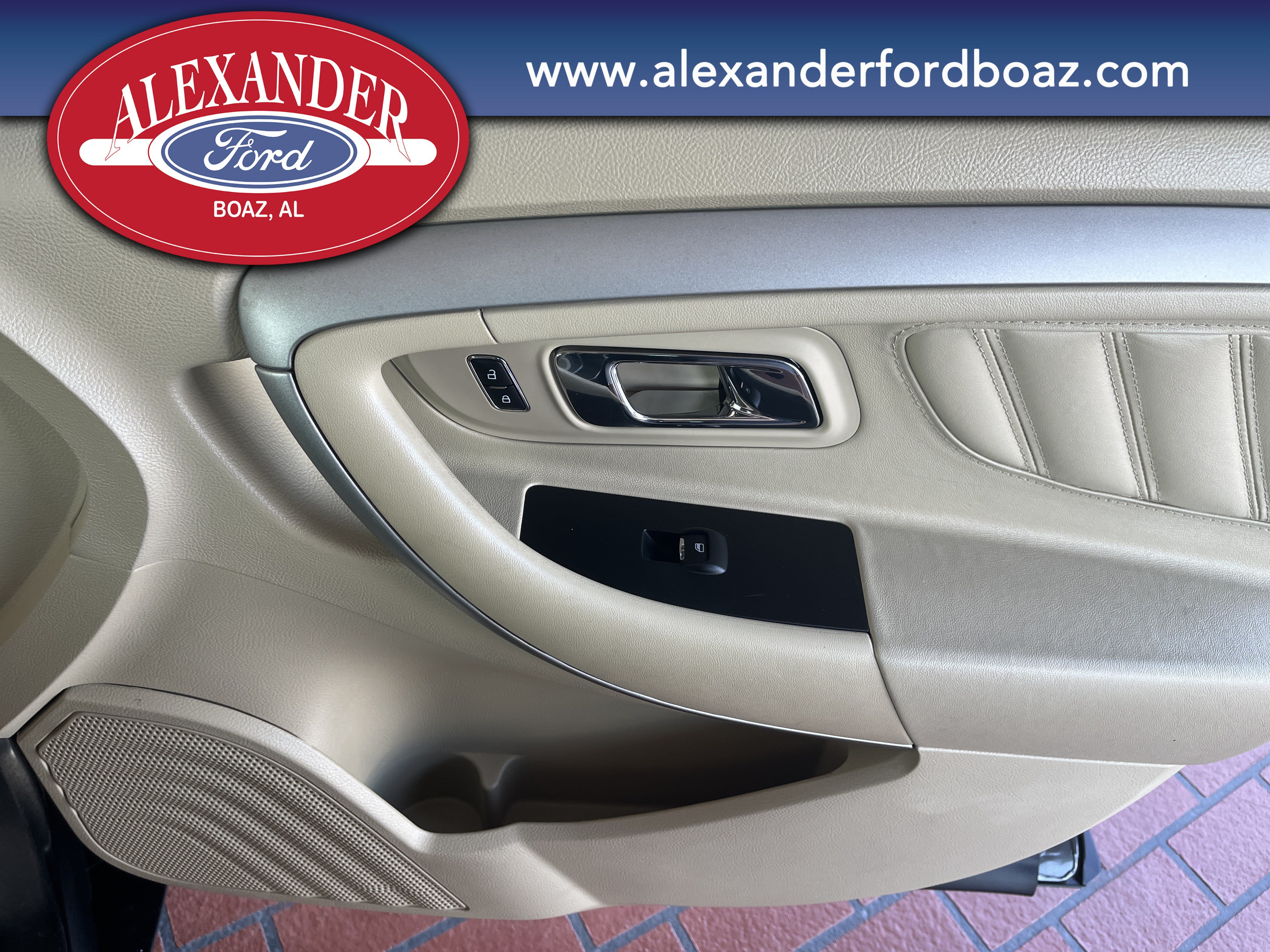 Used 2018 Ford Taurus SE FWD image 14