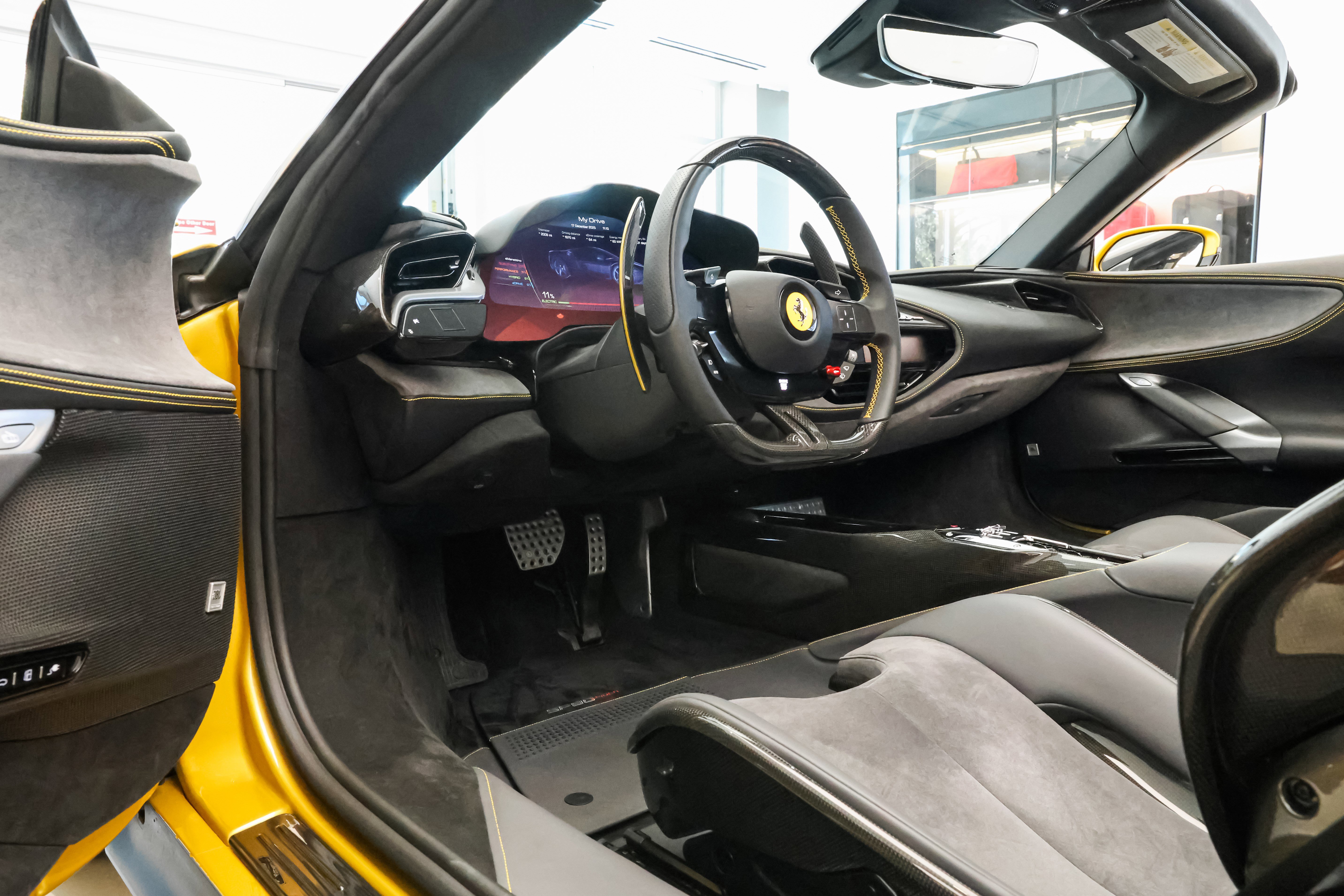 Used 2024 Ferrari SF90 Spider image 9