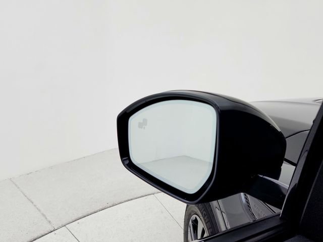 Used 2025 Land Rover Discovery Sport S image 21