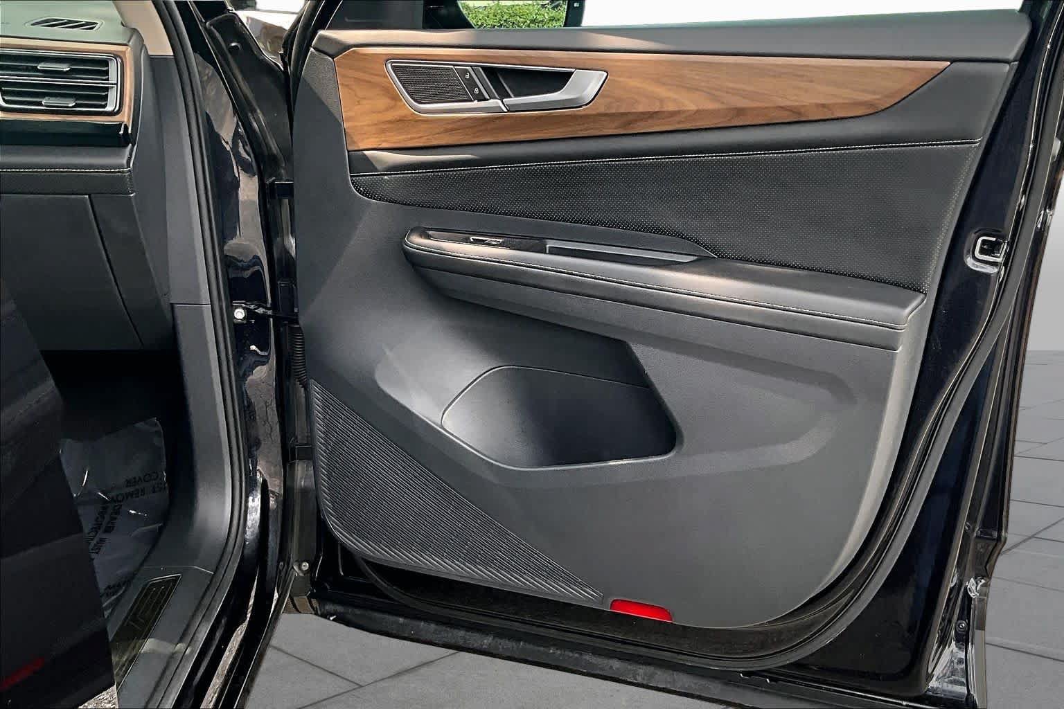 Certified 2024 Volkswagen Atlas SE FWD image 23