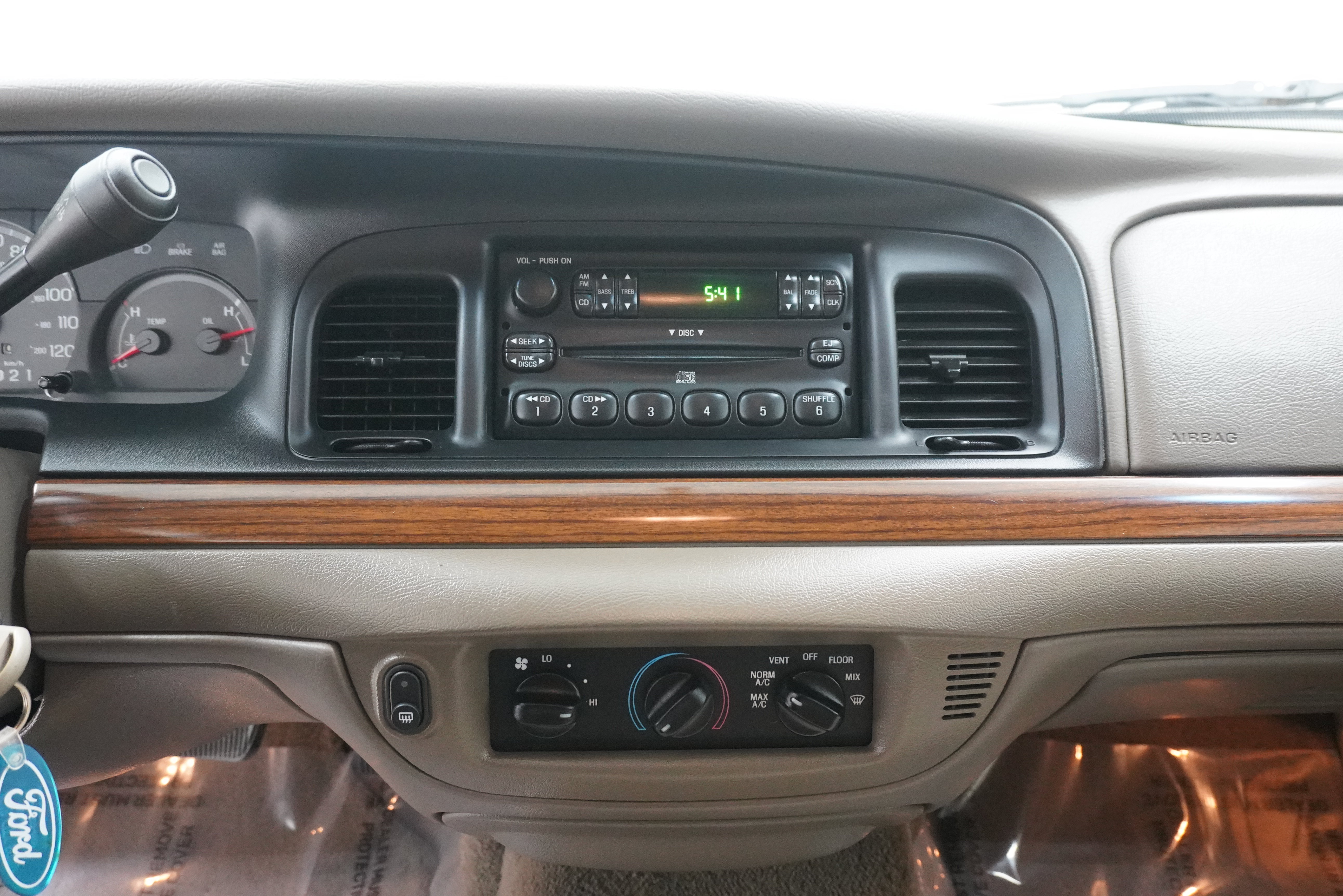 Used 2004 Ford Crown Victoria LX RWD image 15