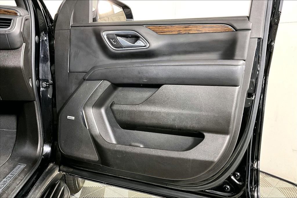 Used 2021 Chevrolet Tahoe Premier w/ Premium Package image 24