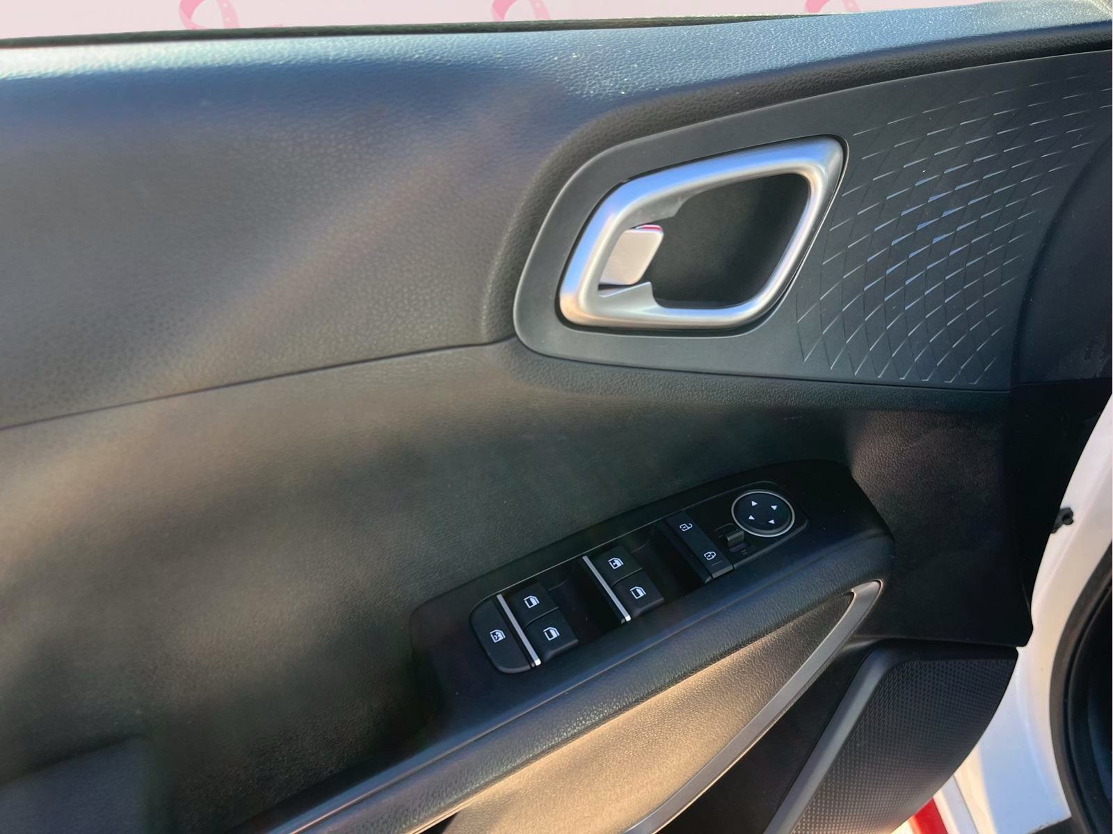 Used 2022 Kia Soul GT-Line FWD image 9