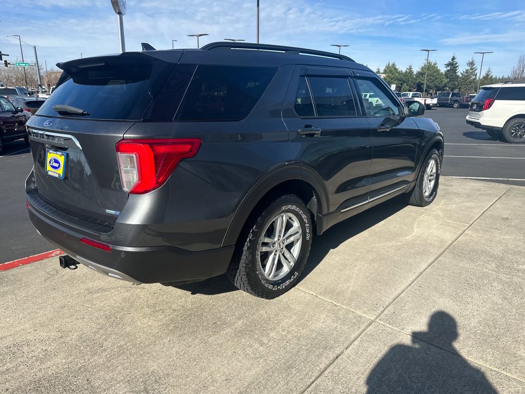 Used 2020 Ford Explorer XLT w/ Equipment Group 202A image 4