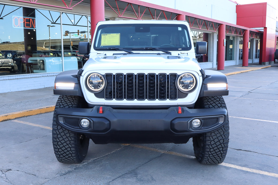 Used 2024 Jeep Wrangler Rubicon image 3