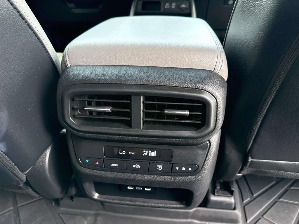 Used 2024 Honda Pilot Touring image 11