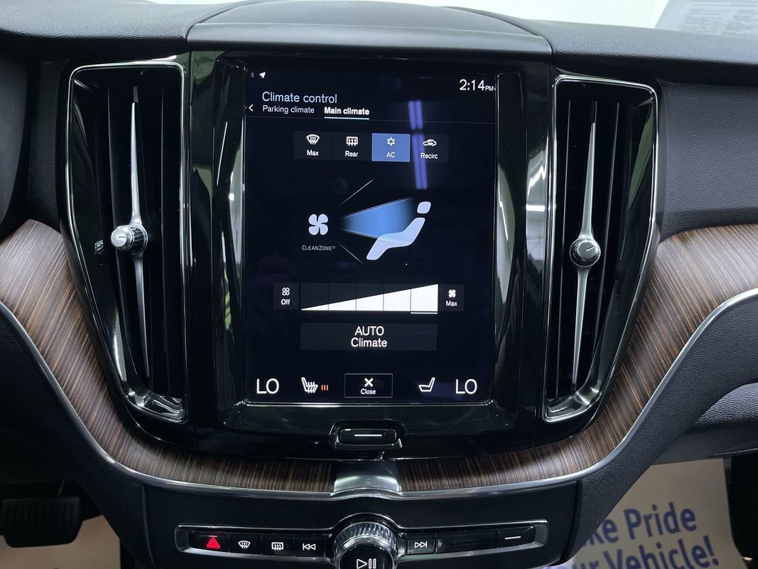 Used 2021 Volvo XC60 T5 Momentum w/ Premium Package FWD image 24