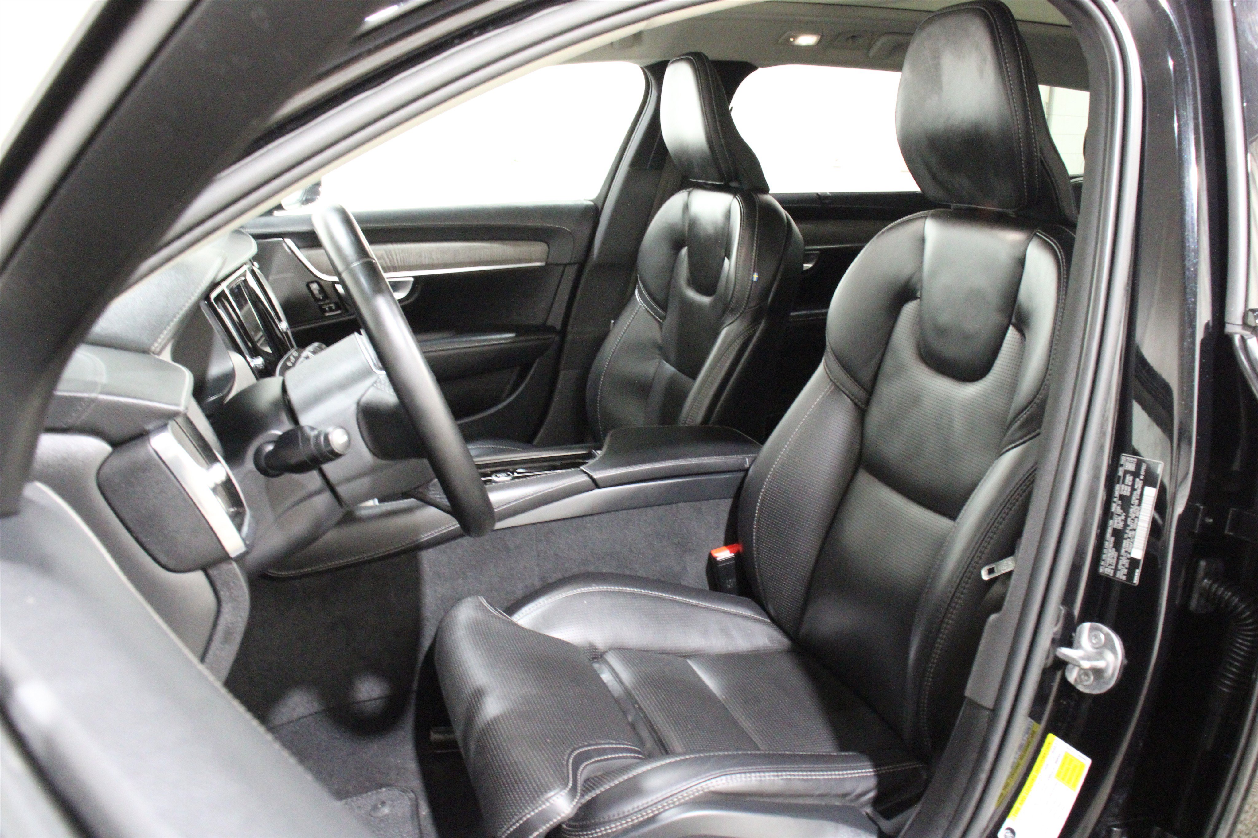 Used 2023 Volvo V90 B6 Cross Country Ultimate AWD/4WD image 5