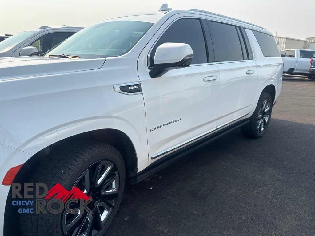 Used 2021 GMC Yukon XL Denali w/ Denali Ultimate Package AWD/4WD image 13