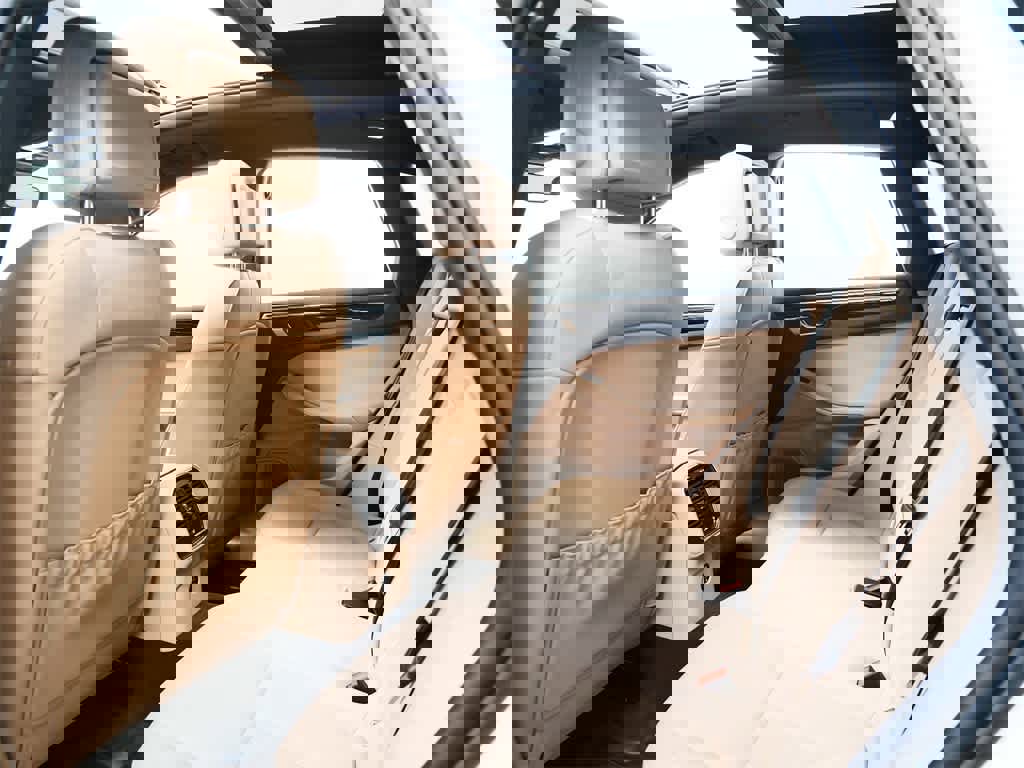 Used 2025 Porsche Macan image 13