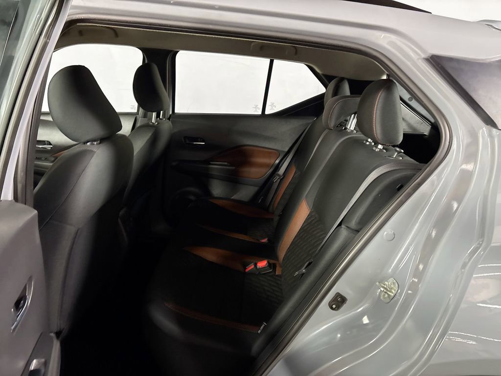 Used 2021 Nissan Kicks SR image 19