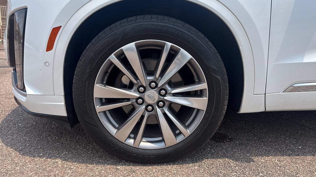 Used 2020 Cadillac XT6 Premium Luxury AWD/4WD image 16