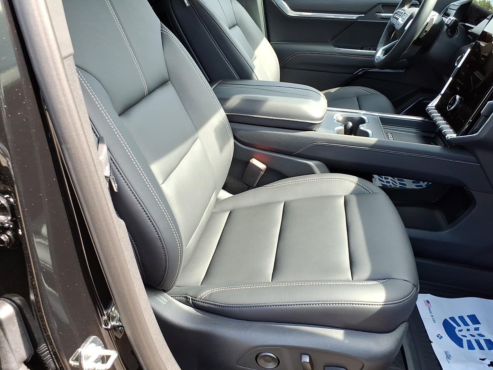 New 2026 GMC Acadia Elevation w/ Black Edition AWD/4WD image 8