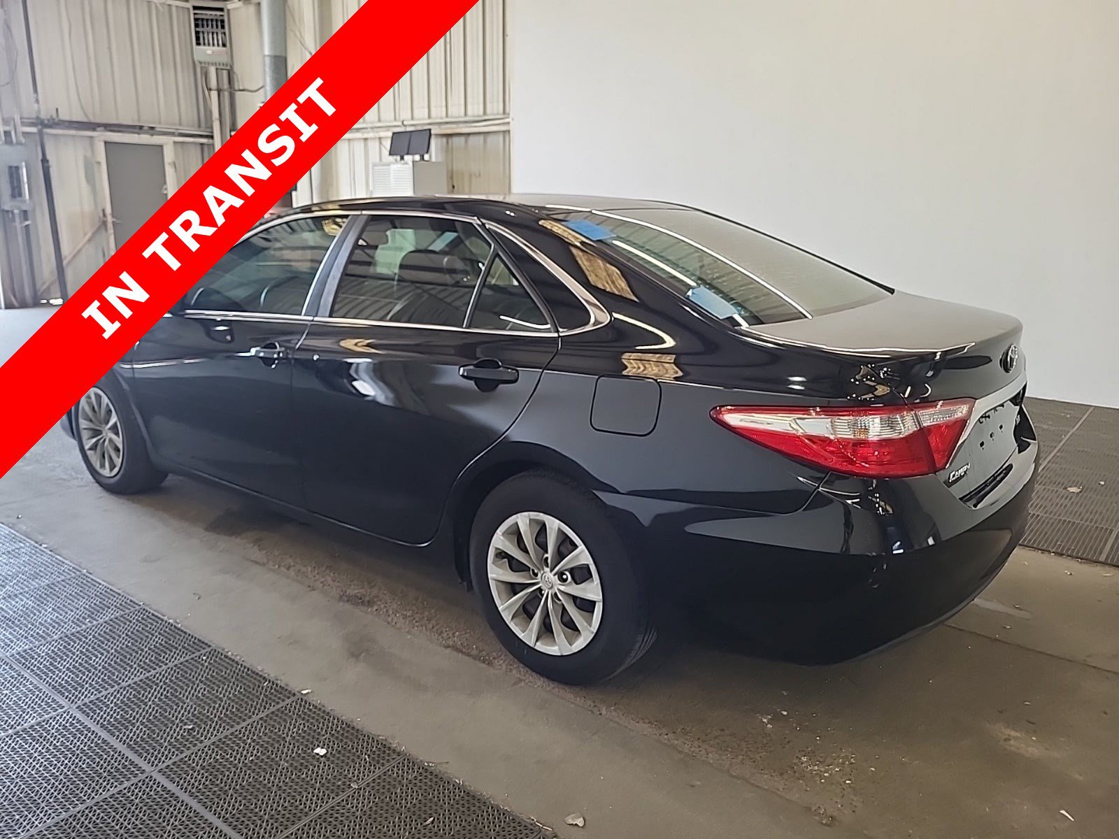 Used 2017 Toyota Camry LE FWD image 5