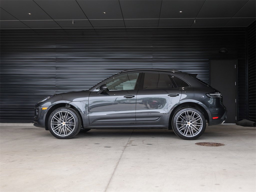 Used 2025 Porsche Macan image 2