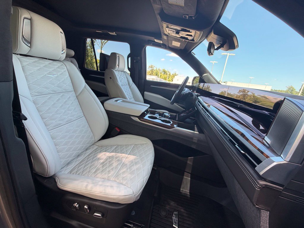New 2026 Cadillac Escalade Platinum Sport w/ LPO, ONYX Package AWD/4WD image 42