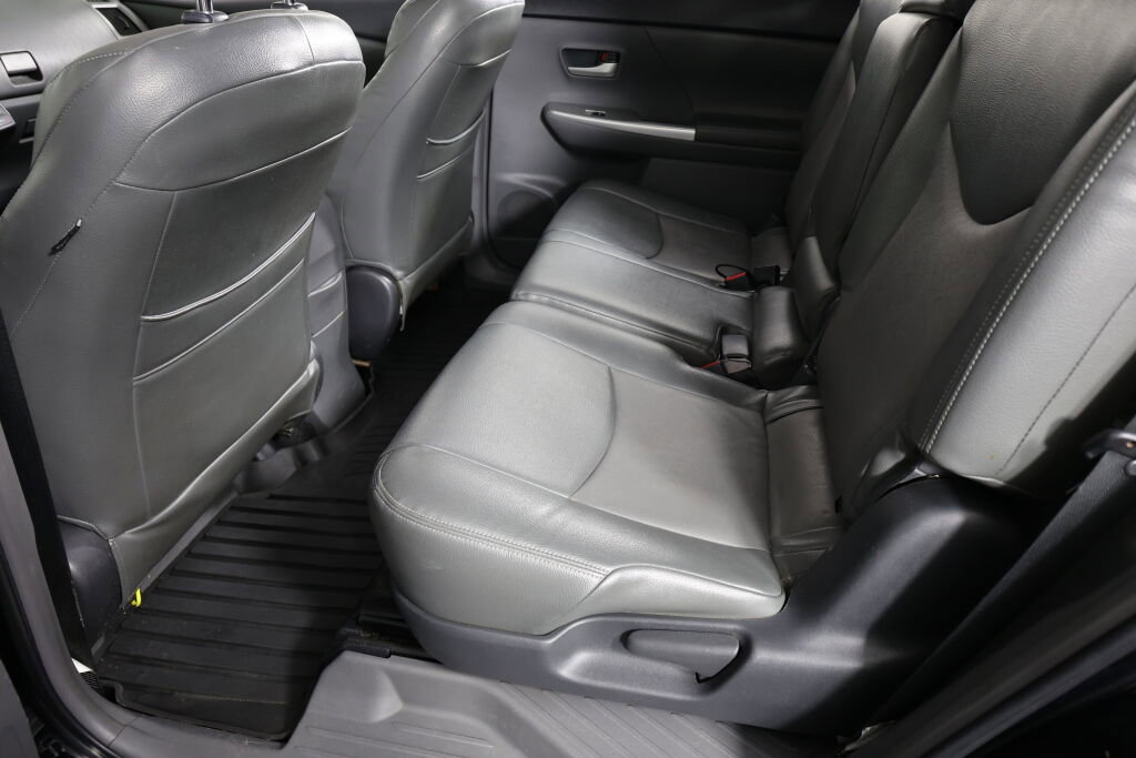 Used 2014 Toyota Prius V Two image 15