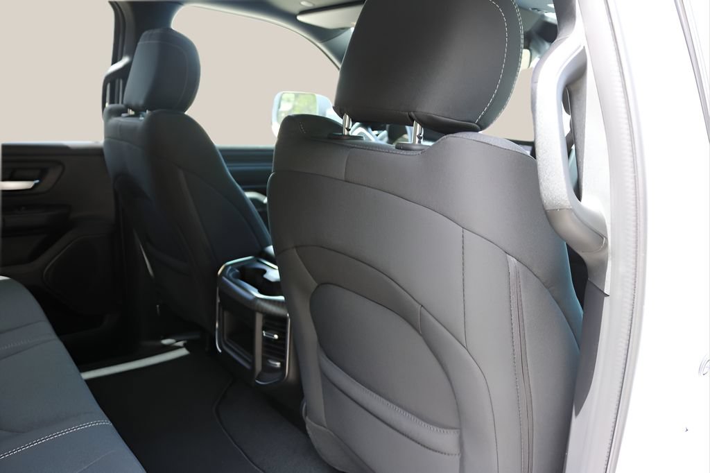 New 2026 RAM 1500 Express AWD/4WD image 17