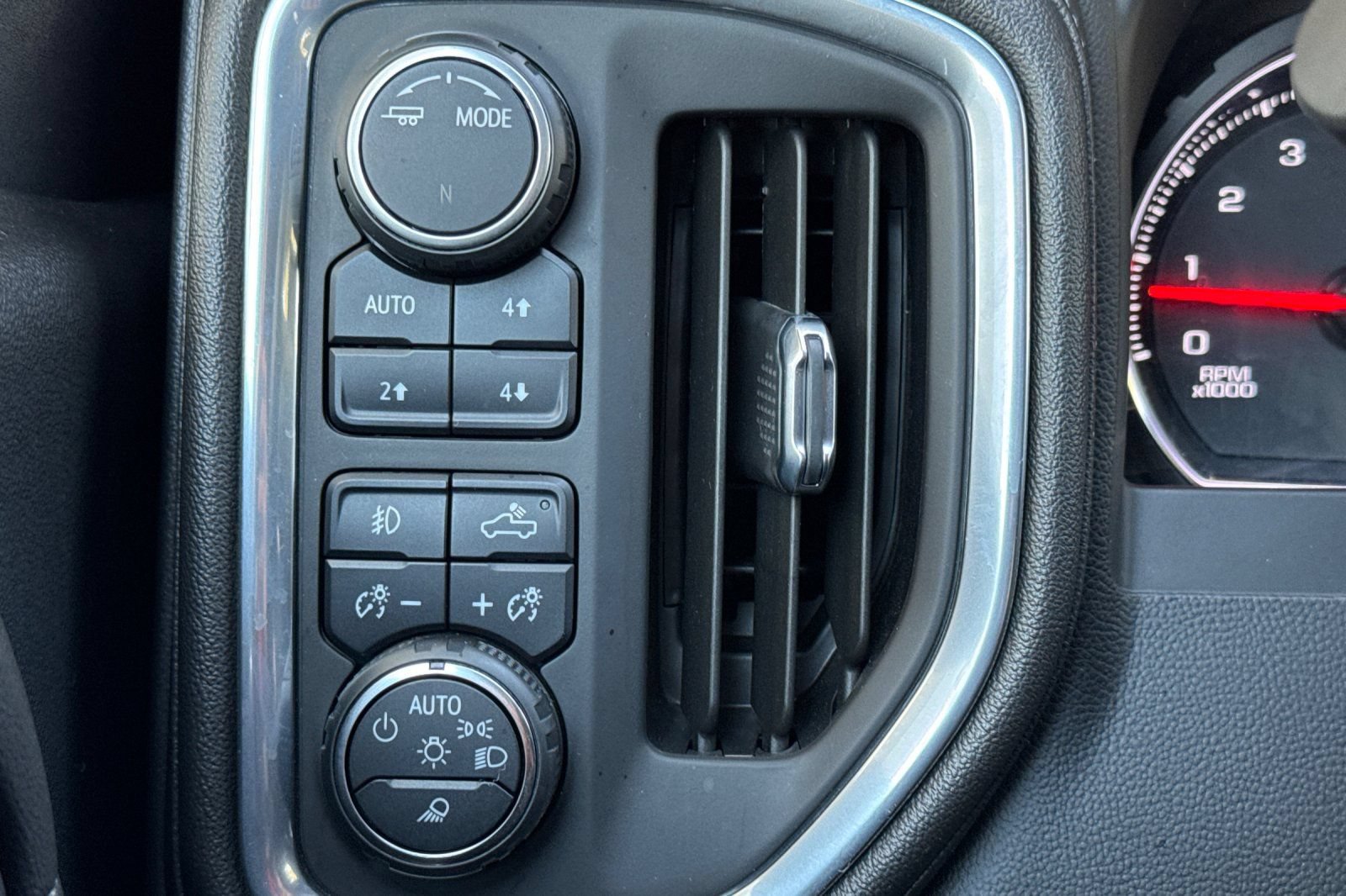 Used 2022 Chevrolet Silverado 1500 LT Trail Boss w/ Safety Package AWD/4WD image 29