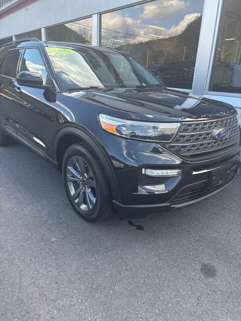Used 2023 Ford Explorer XLT w/ Equipment Group 202A AWD/4WD image 2