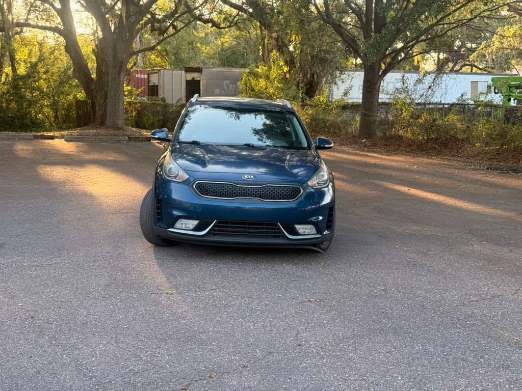Used 2017 Kia Niro EX FWD image 2