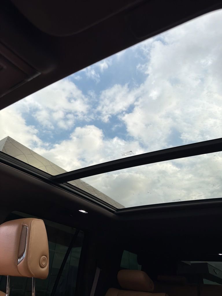 Used 2021 Cadillac Escalade Sport w/ LPO, Illumination Package image 17