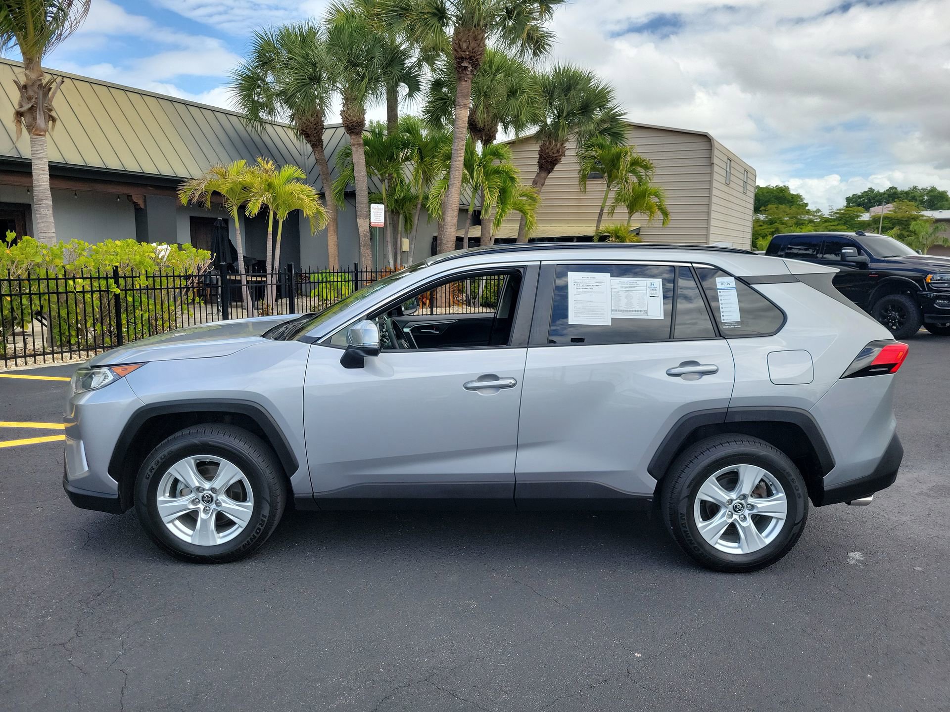 Used 2019 Toyota RAV4 XLE w/ Convenience Package AWD/4WD image 9