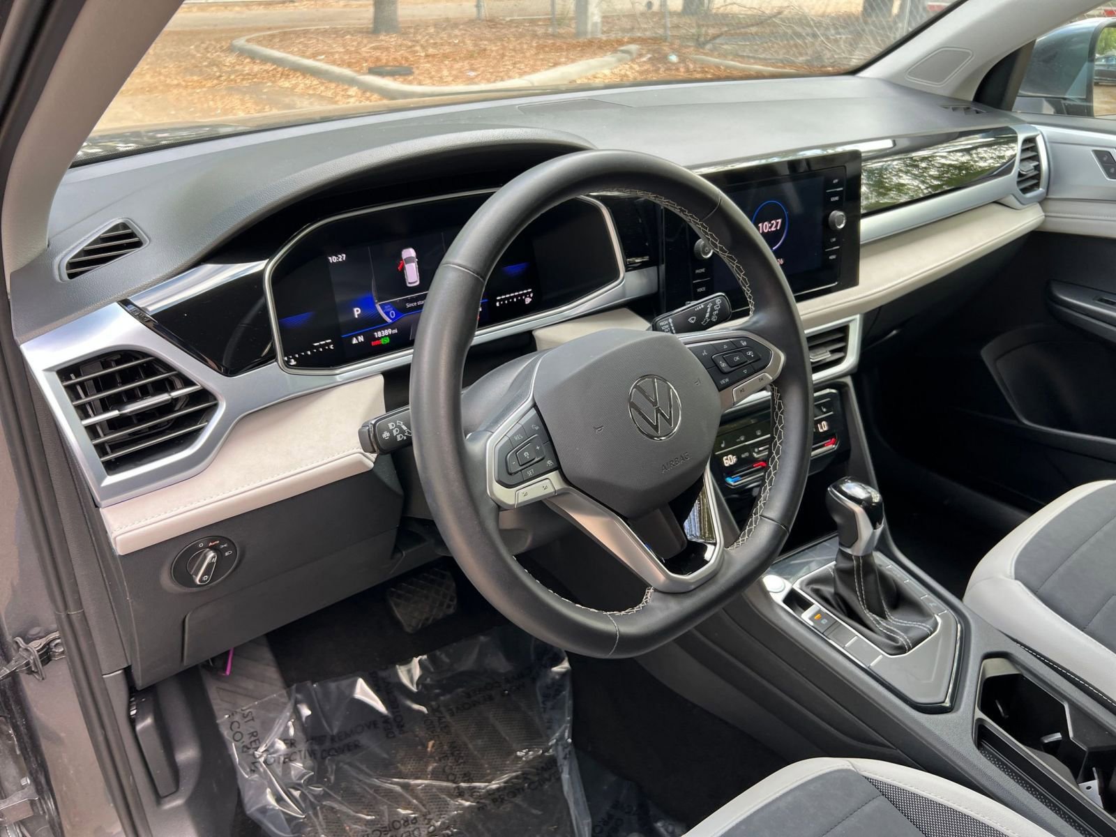 Used 2025 Volkswagen Taos SE image 36