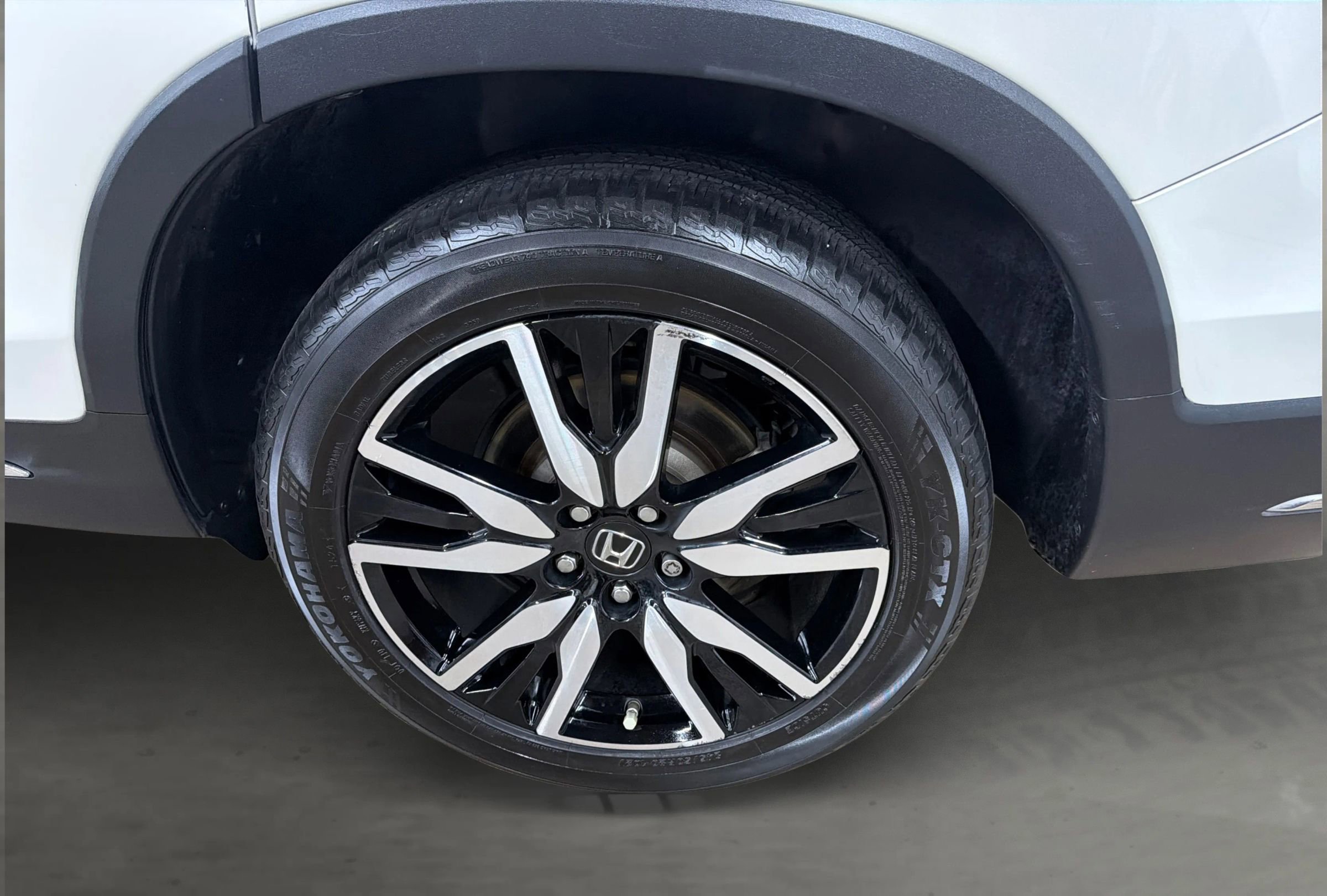 Used 2019 Honda Pilot Touring image 16