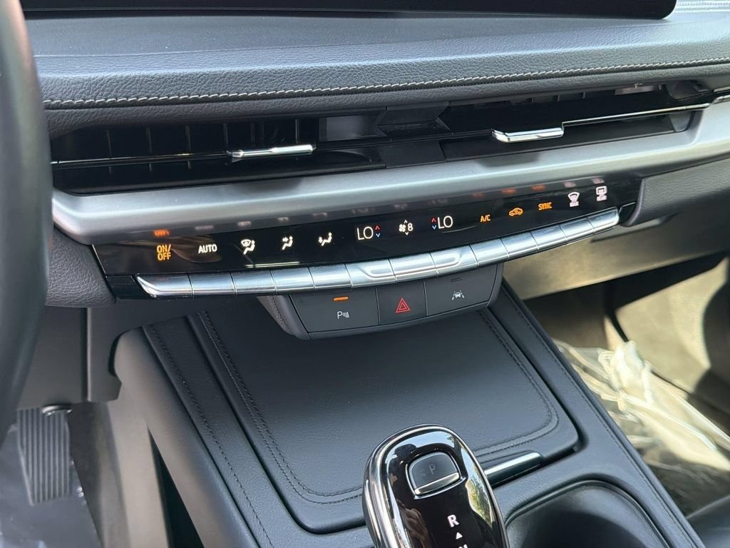 Certified 2024 Cadillac XT4 Premium Luxury AWD/4WD image 11