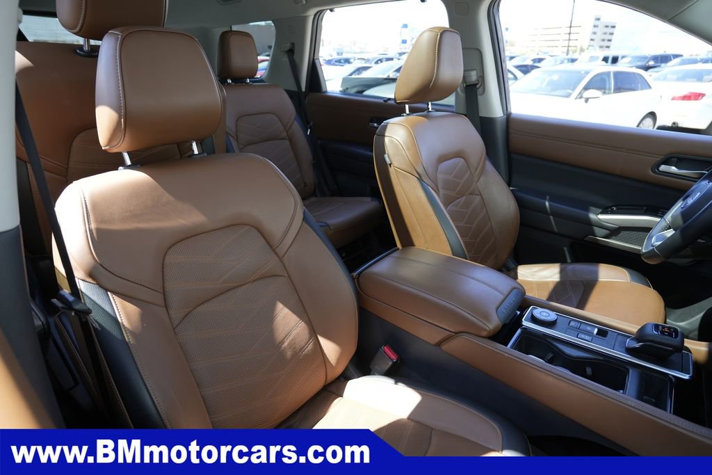 Used 2022 Nissan Pathfinder Platinum w/ Cargo Package AWD/4WD image 32