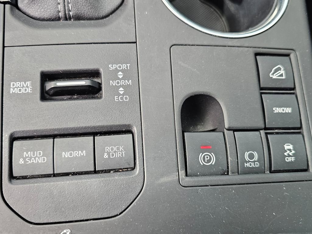 Used 2024 Toyota Highlander XLE AWD/4WD image 30